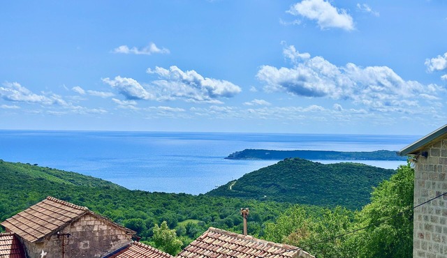 Villa HESTIA-Spacious 2-storey villa with 4 bedrooms, 2 bathrooms,a full kitchen