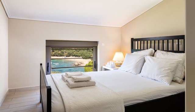 Villa Idyle-Luxury Beachfront Property