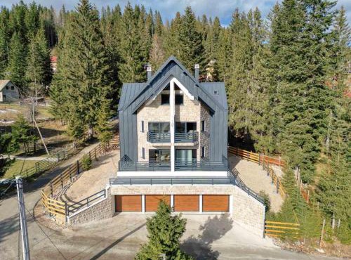 Villa Jezero 3