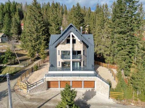 Villa Jezero 4