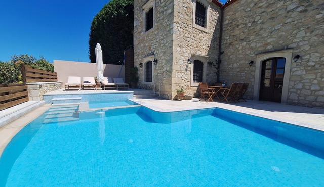 Villa Kaladare | Private Pool Villa in Crete | Sleeps 6 Peaceful - Relaxing Stay in Καλανδαρέ