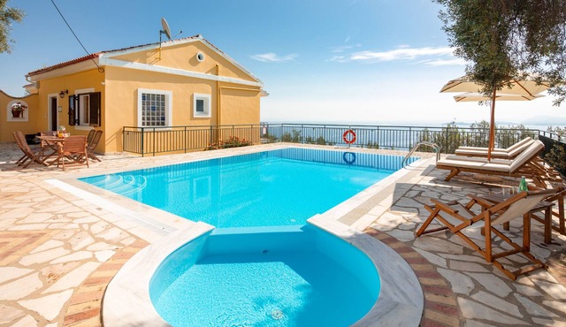 Villa Kalithea: Superb sea views, private pool, WiFi, A/C in Apolysies (Nissaki)