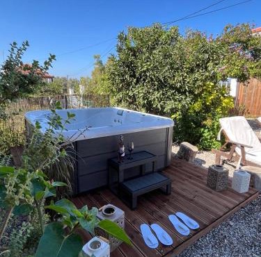 Villa Kallisti - private villa with hot tub, large garden, close to the beach