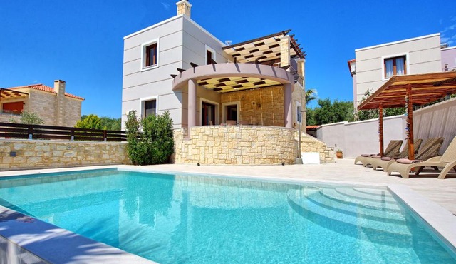 Villa Konstantina, Villa with Sea Horizon & Private Pool by Posarelli Villas in Plaka
