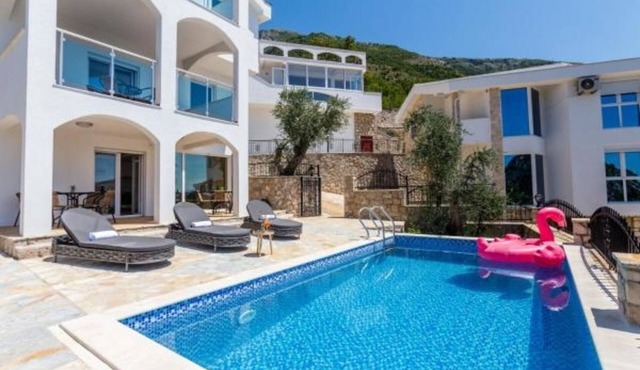 Villa Leona with Private Pool in Sutomore