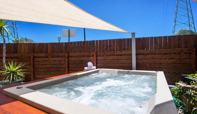 Villa Lilienne - Serene Private Jacuzzi Retreat