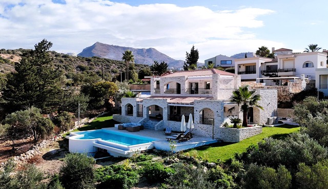 Villa Lumidana Charming Stone house in Almyrida in Almyrida