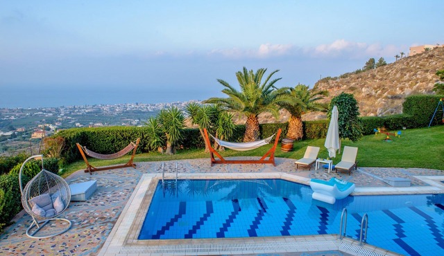 Villa Marata with private pool in Βραχόκηπος