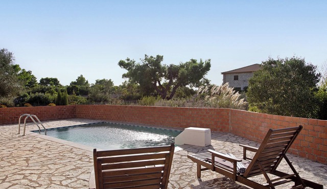Villa 'Mary Helen' with Private Pool, Private Terrace and Shared Garden