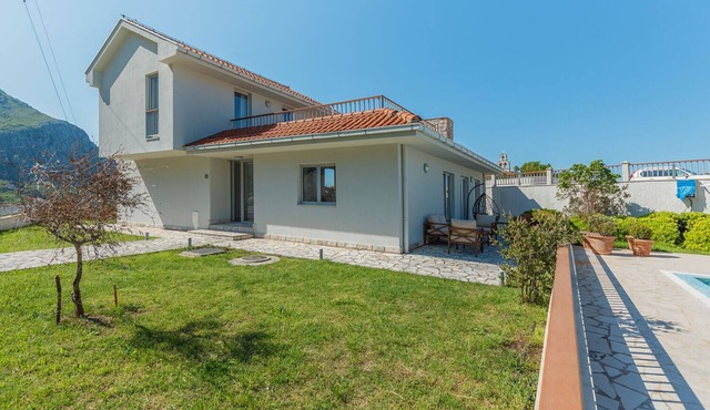Villa Mihajlo - Three Bedroom Villa, Sleeps 6