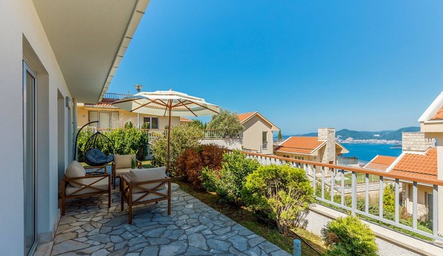 Villa Milovan - Three Bedroom Villa, Sleeps 6