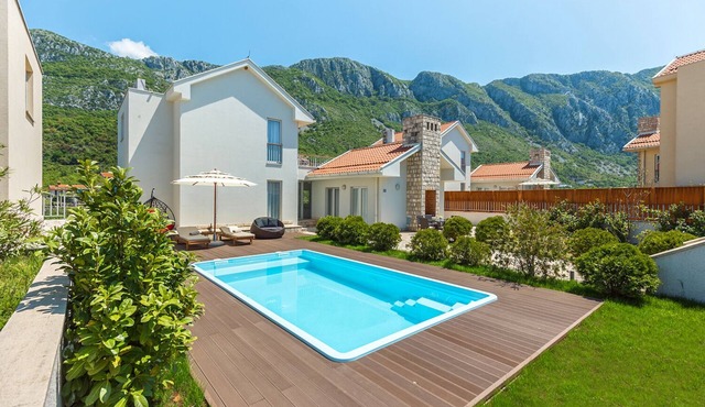 Villa Miria - Three Bedroom Villa, Sleeps 6