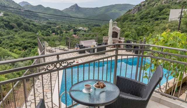 Villa Montenegrina - Two Bedroom Apartment with Sea View