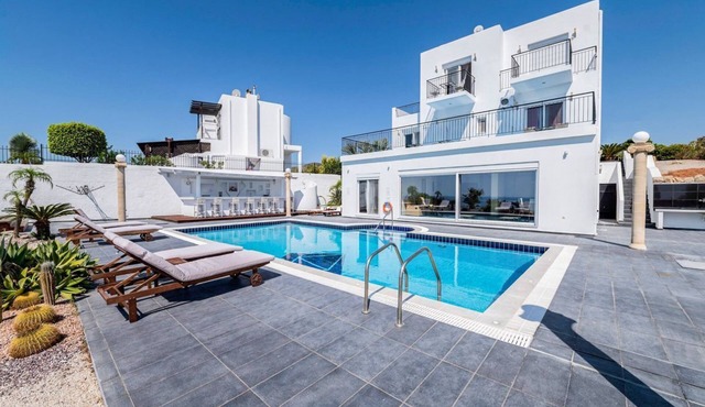 Villa Nepeta - Four Bedroom Villa, Sleeps 11