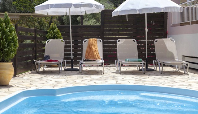 Villa 'Nikoleta' with Private Pool, Wi-Fi and Air Conditioning