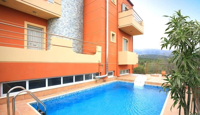 Villa Peki, 2 storey, spacious with modern amenities in Minoa Pediada