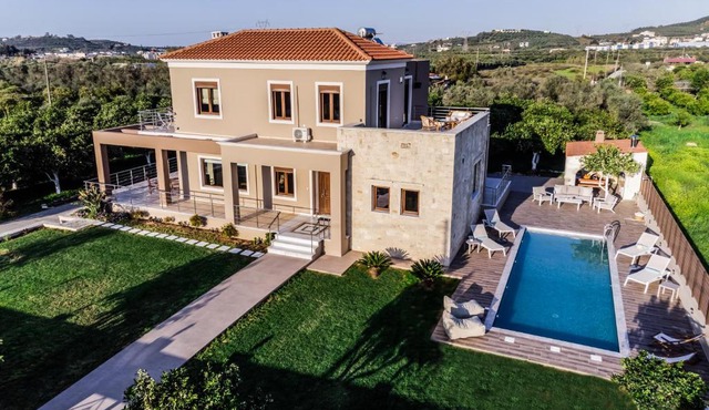 Villa Pervoli in Varípetron