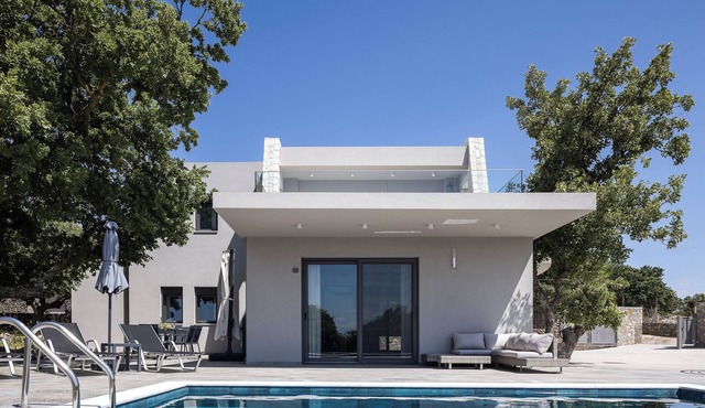 Villa Pipina, a tranquil retreat near a traditional village in Rethymno