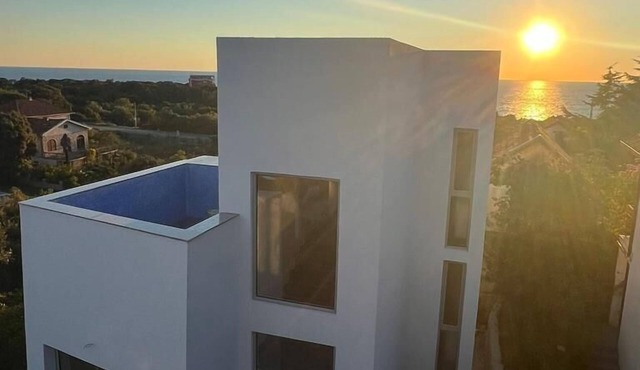 Villa & Pool
