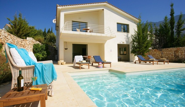 Villa 'Porfyra Ideales Resort' with Sea View, Wi-Fi and Air Conditioning