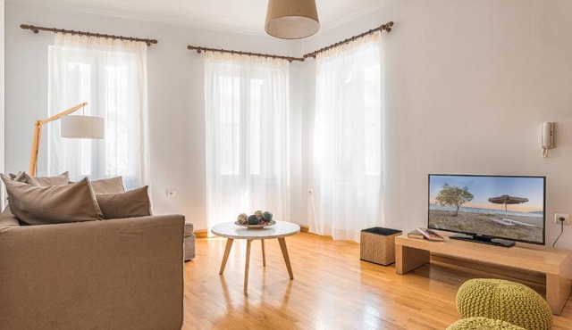 Villa Porto- Naftilos Residences