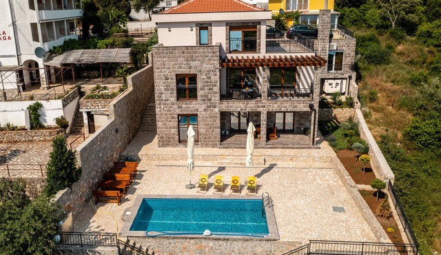 Villa Presidente w/Pool and View Over the Horizon