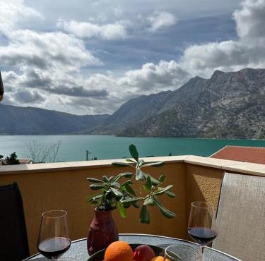 Villa Risan Apartments