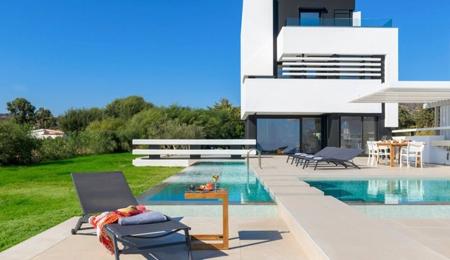 Villa Ritsos - Three Bedroom Villa, Sleeps 7