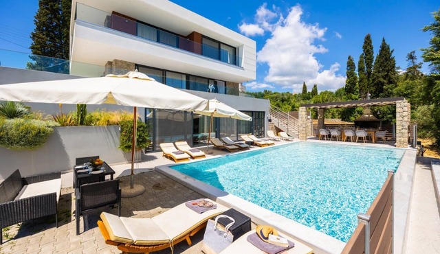 Villa Seren - Five Bedroom Villa, Sleeps 10