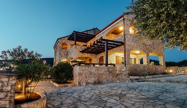 Villa Shanti | Pool, Beach & Basketball court