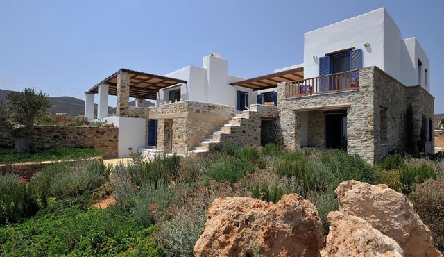 VILLA SOROS