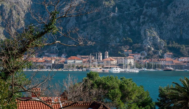 Villa Splendour in the city center with great view and outdoor pool