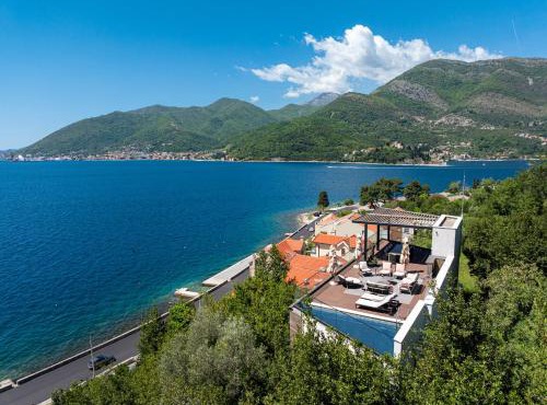 Villa Sunset Rooftop Plunge with Sea View
