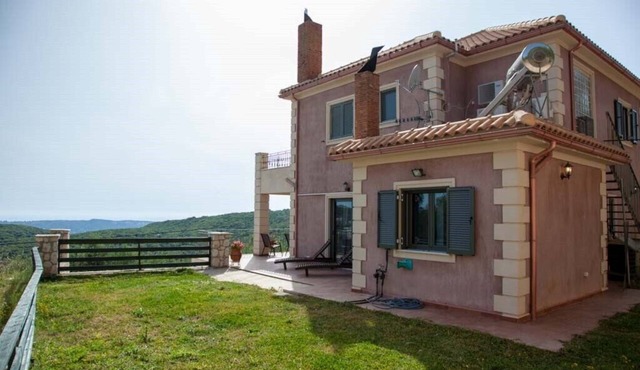 Villa Tzanatos, spacious Villa with great view!