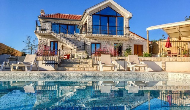 Villa Vrmac - Three Bedroom Villa, Sleeps 6