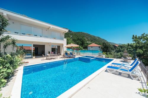 Villa White Beauty
