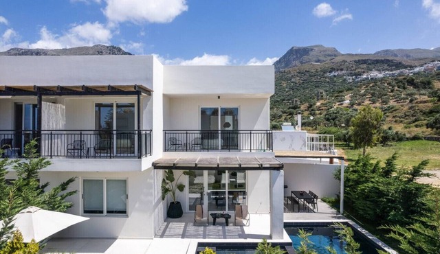 Villa with Private Pool and BBQ, 200m to the beach in Agios Vasileios