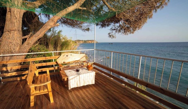 Villa with private beach access and Jacuzzi in fabulous Corfu with WiFi, AC