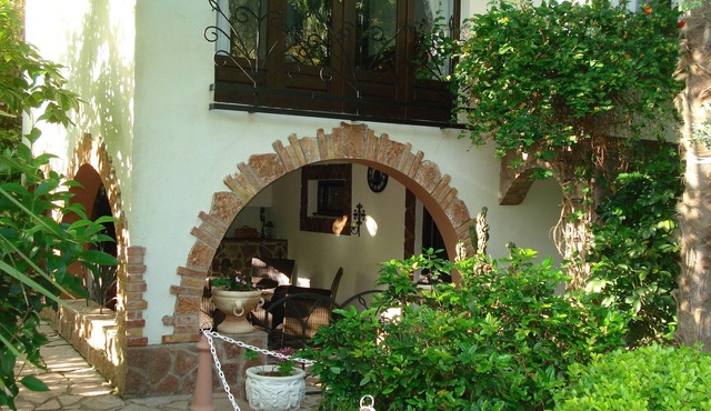 Villa With Private Pool And Jacuzzi