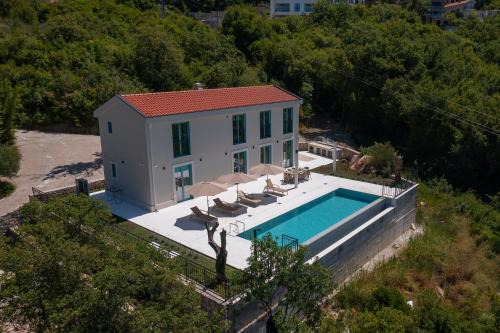Villa Zvis - Private Pool and Sea View