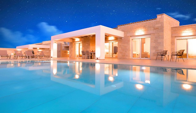 Vista Mare Maxima 2 Heated Pools in Dramia