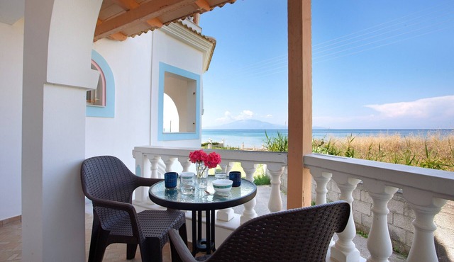 Vorrisi Apartment – Pet-Friendly with Sea View, Terraces & Air Conditioning