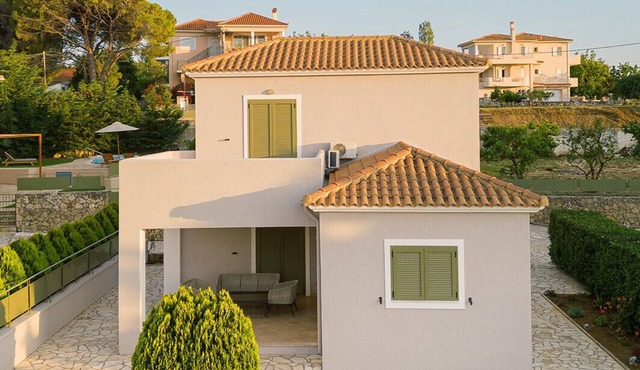 VR Villa Emelia - 2 bed 2 bath Villa with shared pool