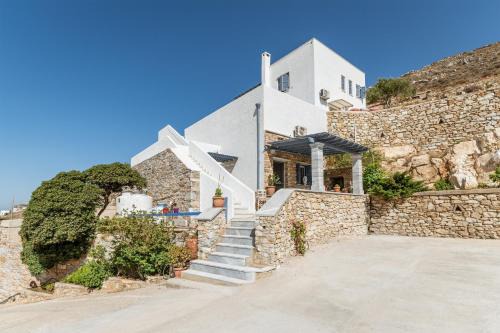 Vrahos Tinos in Panormos