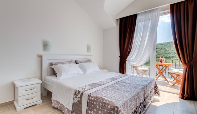 Waterfront 1BR Apart. w Terrace & Fantastic View