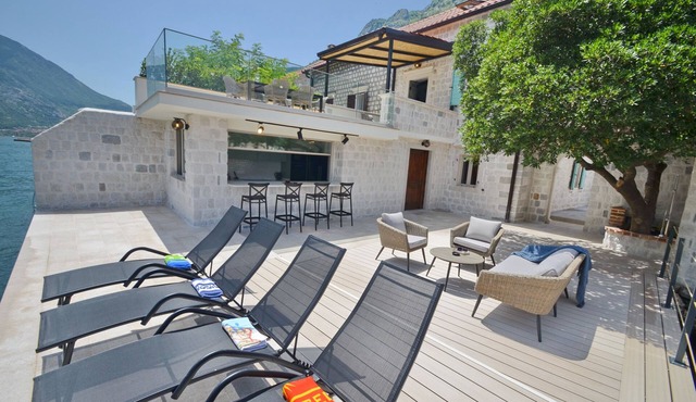 Waterfront Villa Galeano Kotor