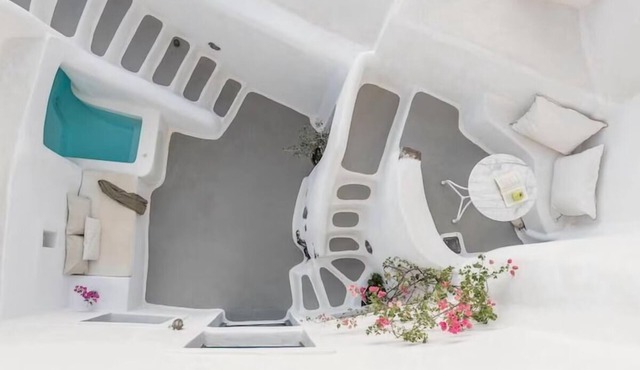 White Cellar cave houses by Cycladica in Oía