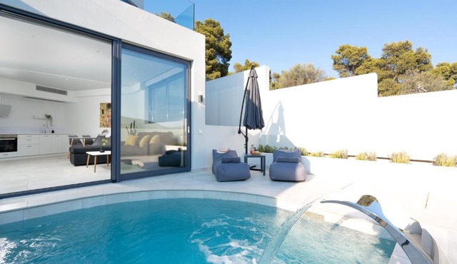 White Cliff Luxury Suites