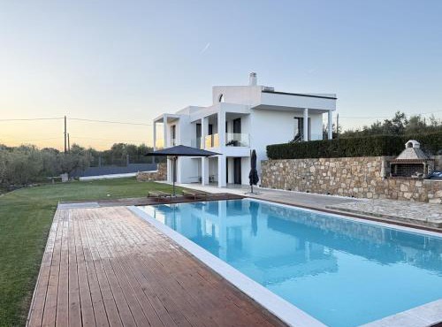 White villa in Nea Flogita