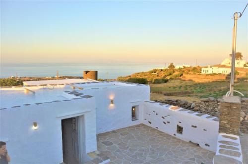 Windmill Arades suite in Apollonia
